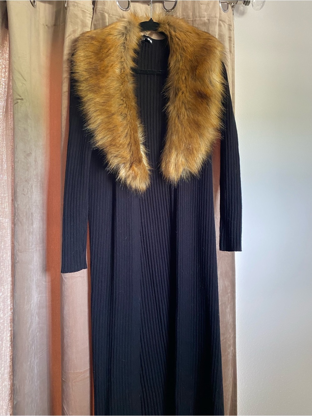 Fashion Nova Black Long Ribbed Coat with Faux Fur Collar